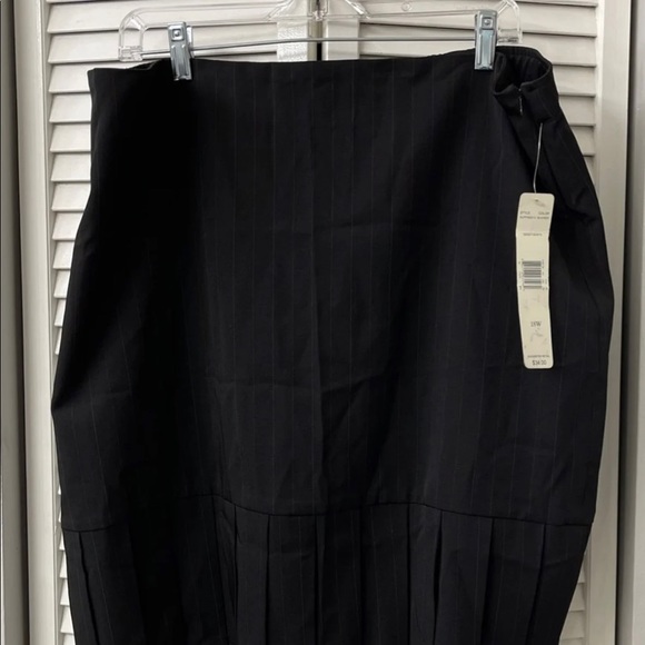 Dresses & Skirts - NWT Women’s Skirt (Size 18W)